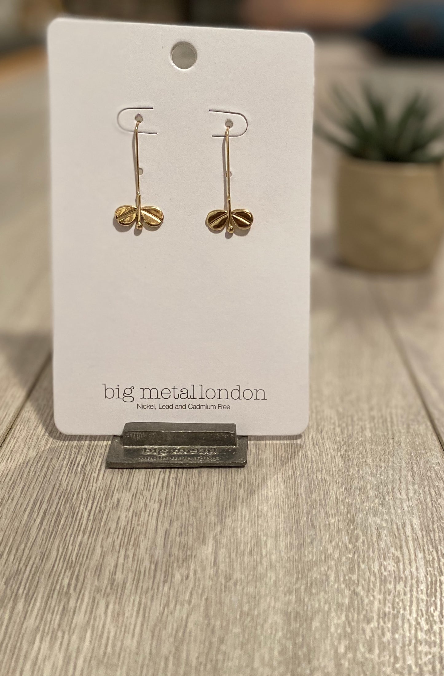 Butterfly drop earring - gold -030e