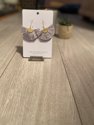 Donatella summer tassle grey earrings - 004e