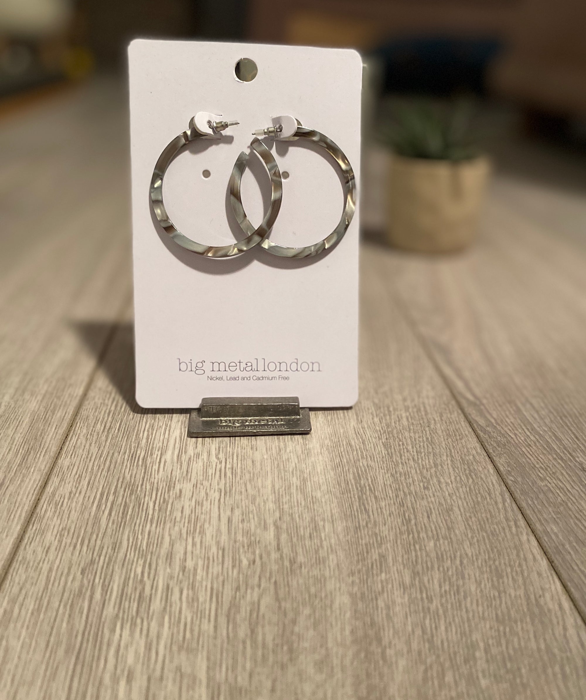 Galla grey resin loop earrings- 002e