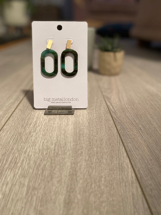 Oval green two tone resin earrings-009e