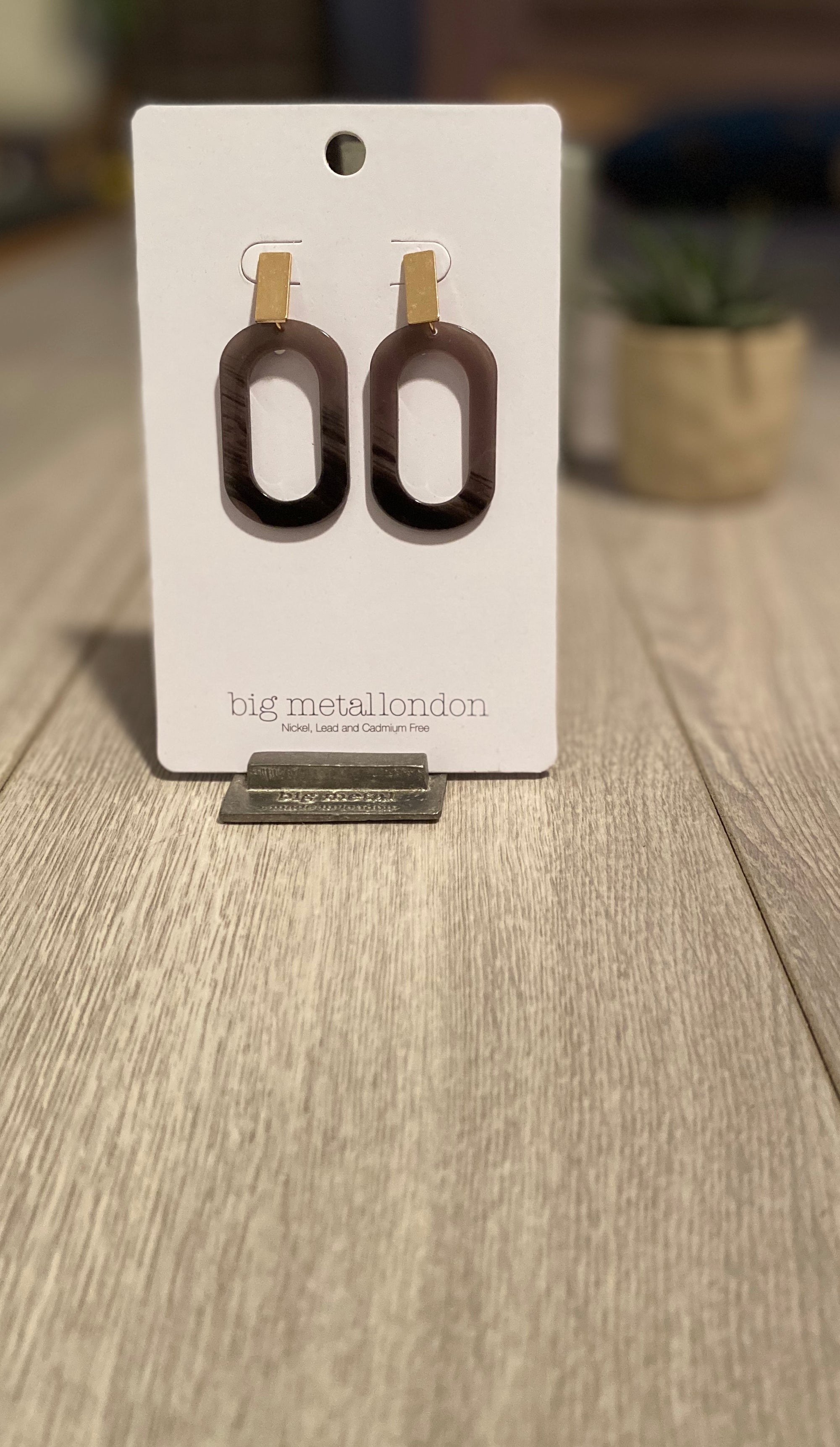 Oval two tone grey resin earrings - 011e