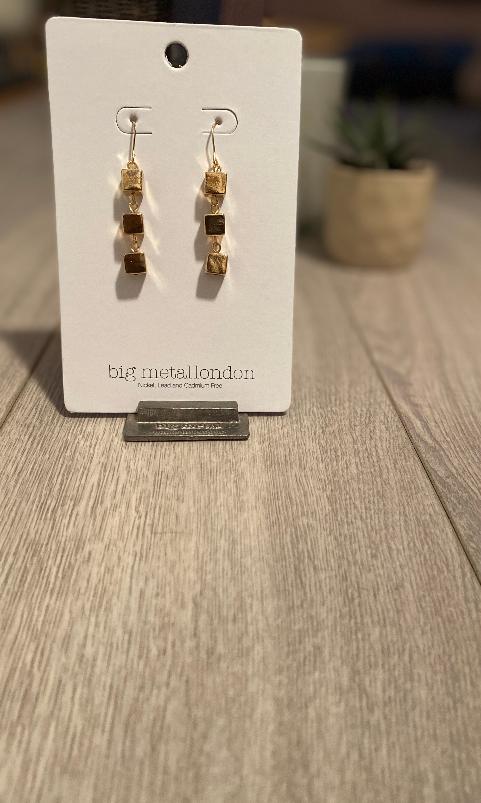Triple cube earrings gold -020e