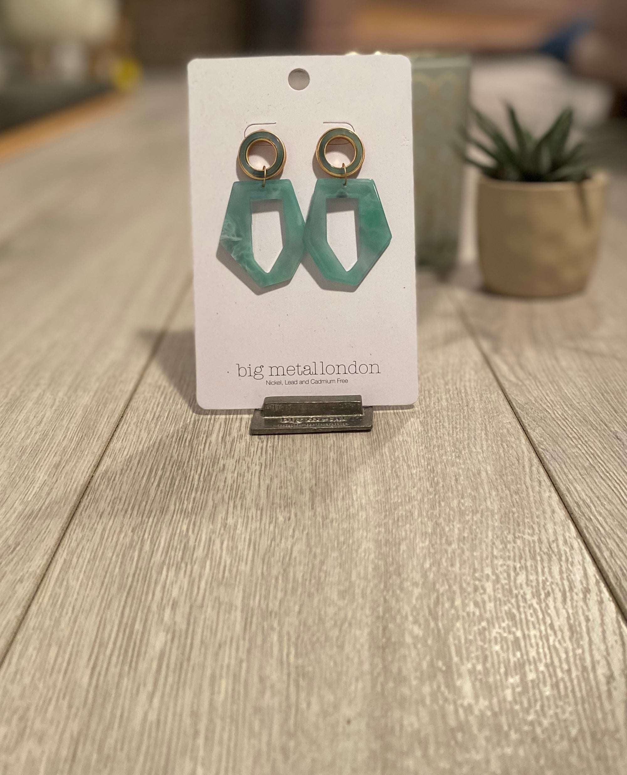 Turquoise hexagon resin earrings -005e