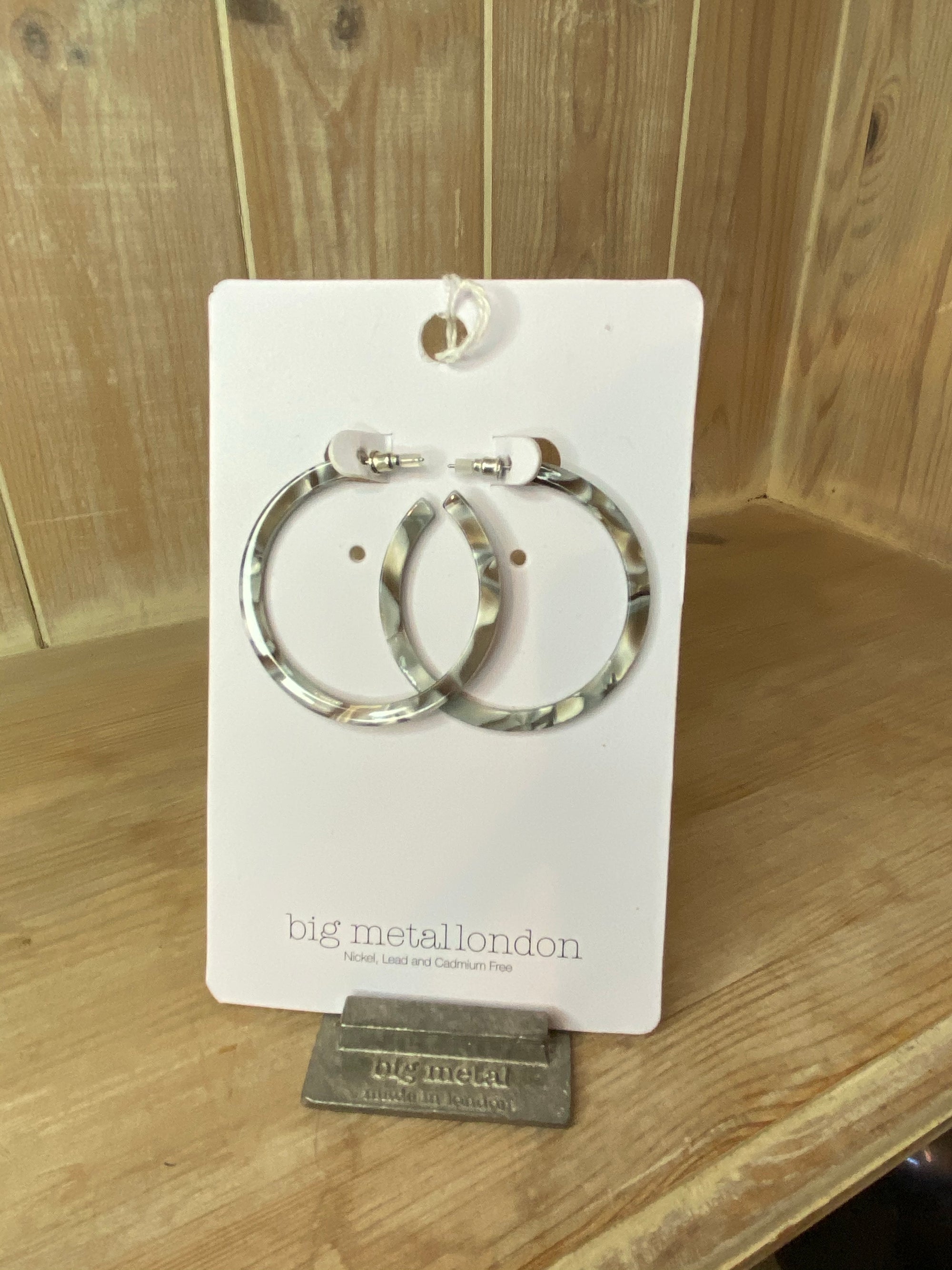 Galla grey resin loop earrings- 002e
